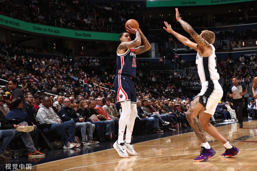 例是她在东 例是她在东